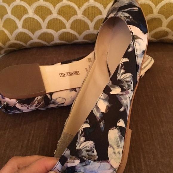 New - Vince Camuto studs flats - Picture 3 of 4